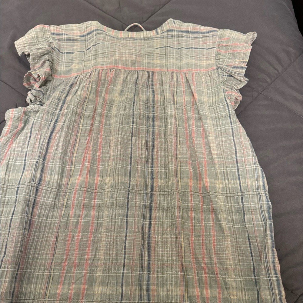 Women sleeveless top in very good condition